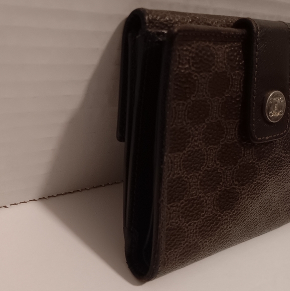 Celine wallet, some scratches on hardware and coin residue - Picture 3 of 12
